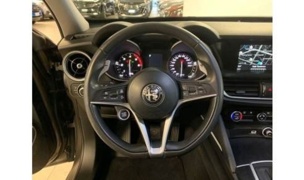 Alfa Romeo Stelvio usata a Milano (9)