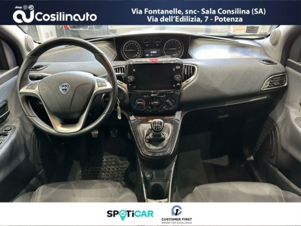 Lancia Ypsilon usata a Salerno (12)