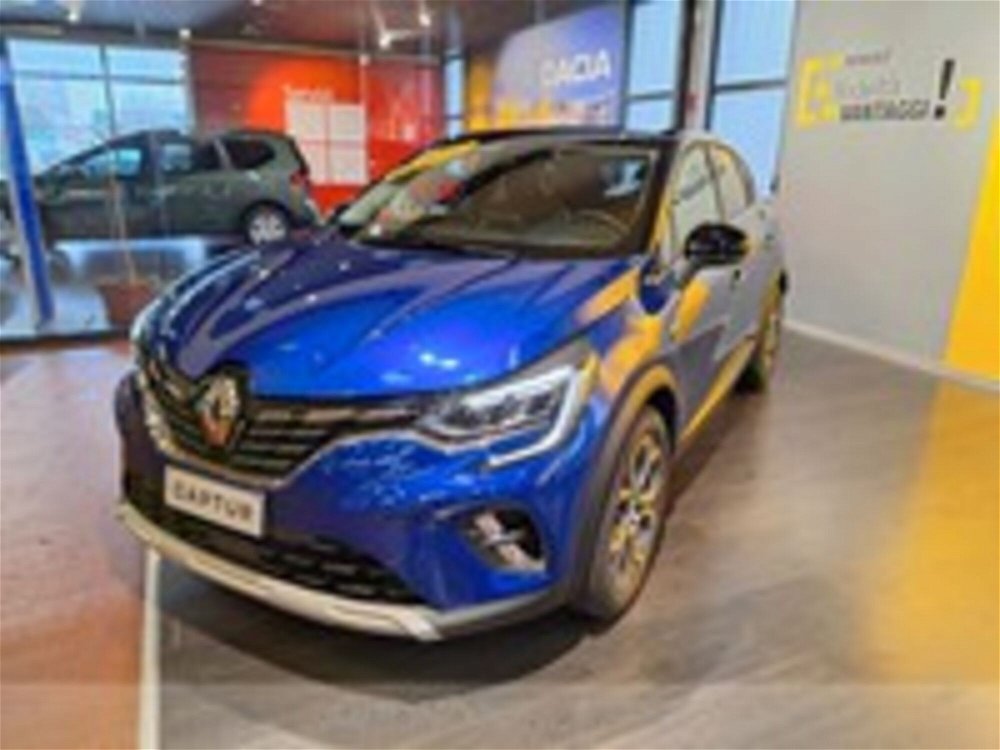 Renault Captur 1.6 E-Tech full hybrid Techno 145cv auto nuova a Pordenone (2)