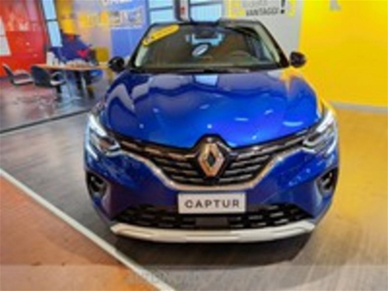 Renault Captur 1.6 full hybrid Techno 145cv auto nuova a Pordenone