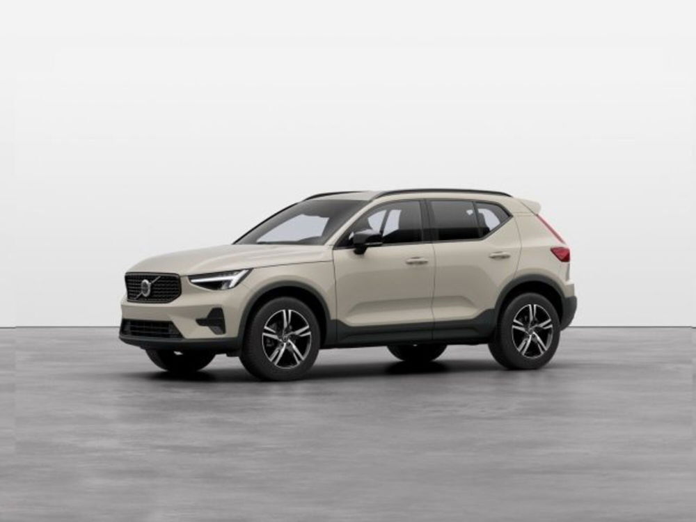 Volvo XC40 B3 automatico Essential  nuova a Modena (2)