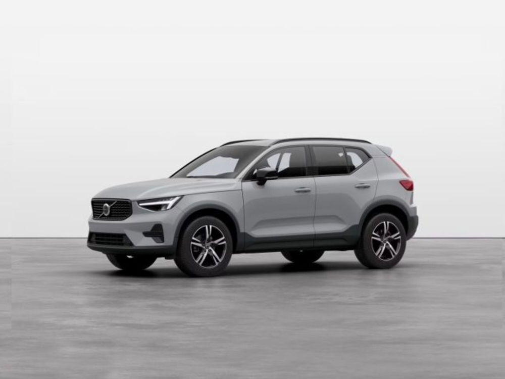 Volvo XC40 B3 automatico Essential  nuova a Modena (2)