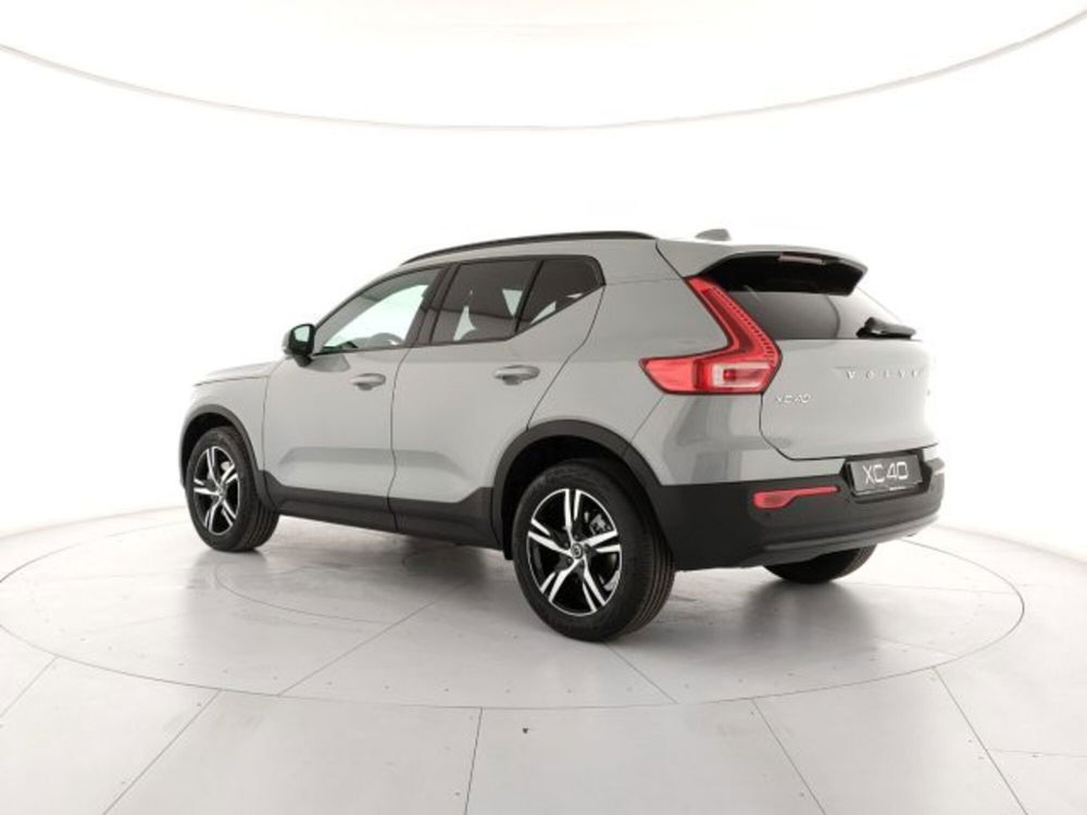 Volvo XC40 nuova a Modena (3)