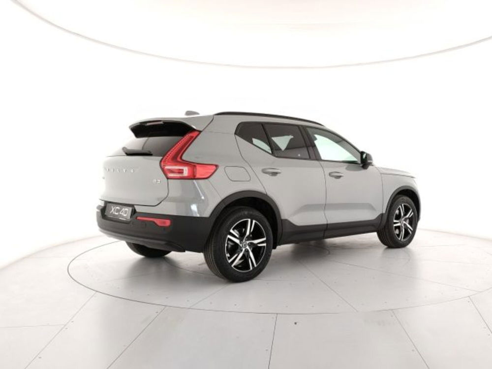 Volvo XC40 nuova a Modena (5)