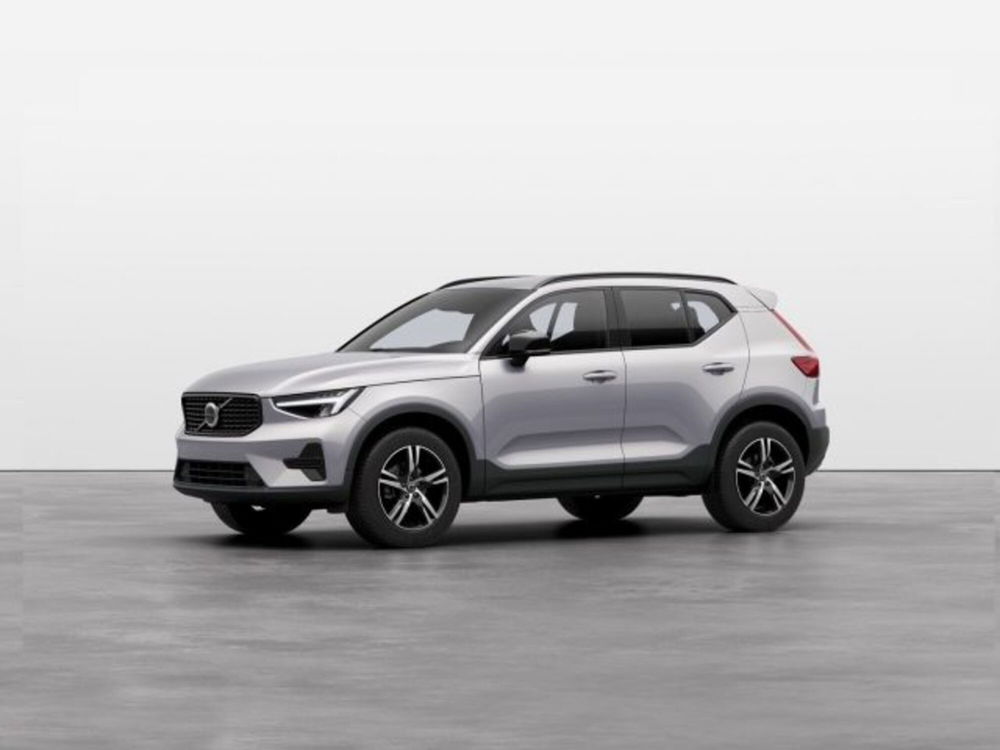 Volvo XC40 B3 automatico Essential  nuova a Modena (2)