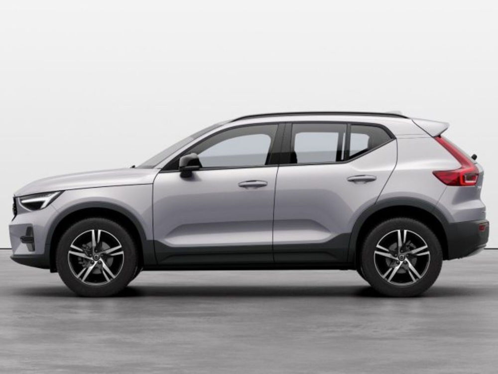 Volvo XC40 B3 automatico Essential  nuova a Modena (3)