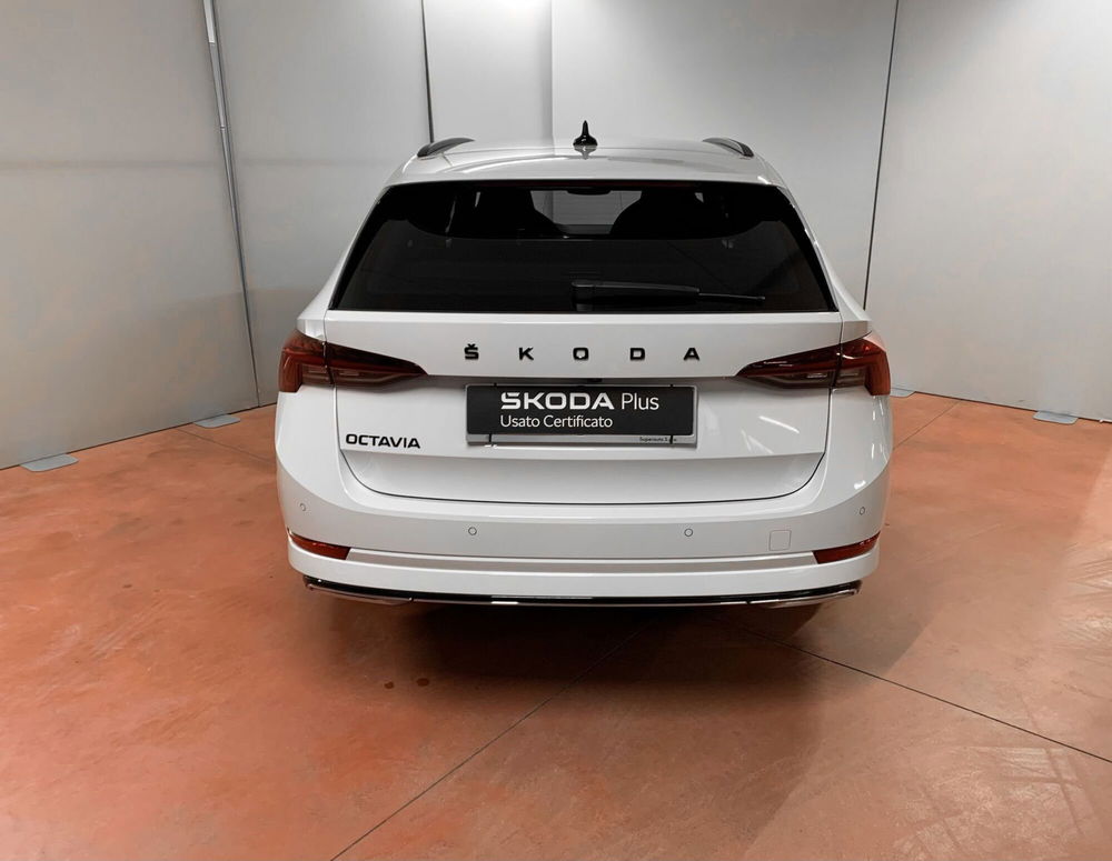 Skoda Octavia Station Wagon 2.0 TDI EVO SCR DSG Wagon Sportline del 2023 usata a Padova (5)