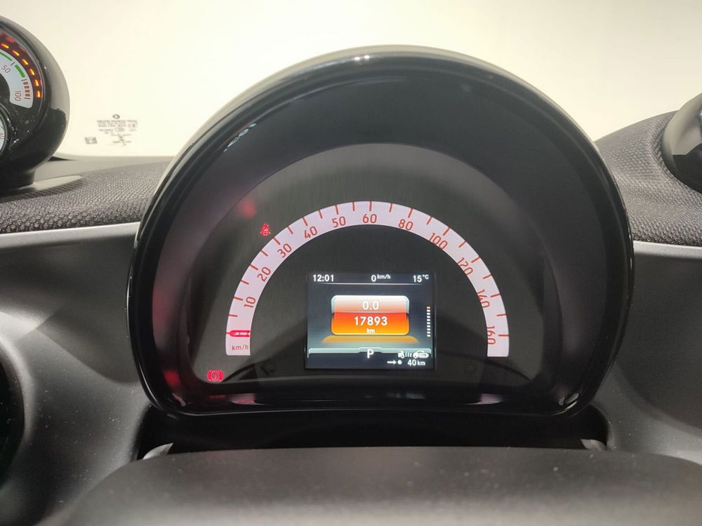 smart fortwo EQ Pulse del 2020 usata a Cardito (5)