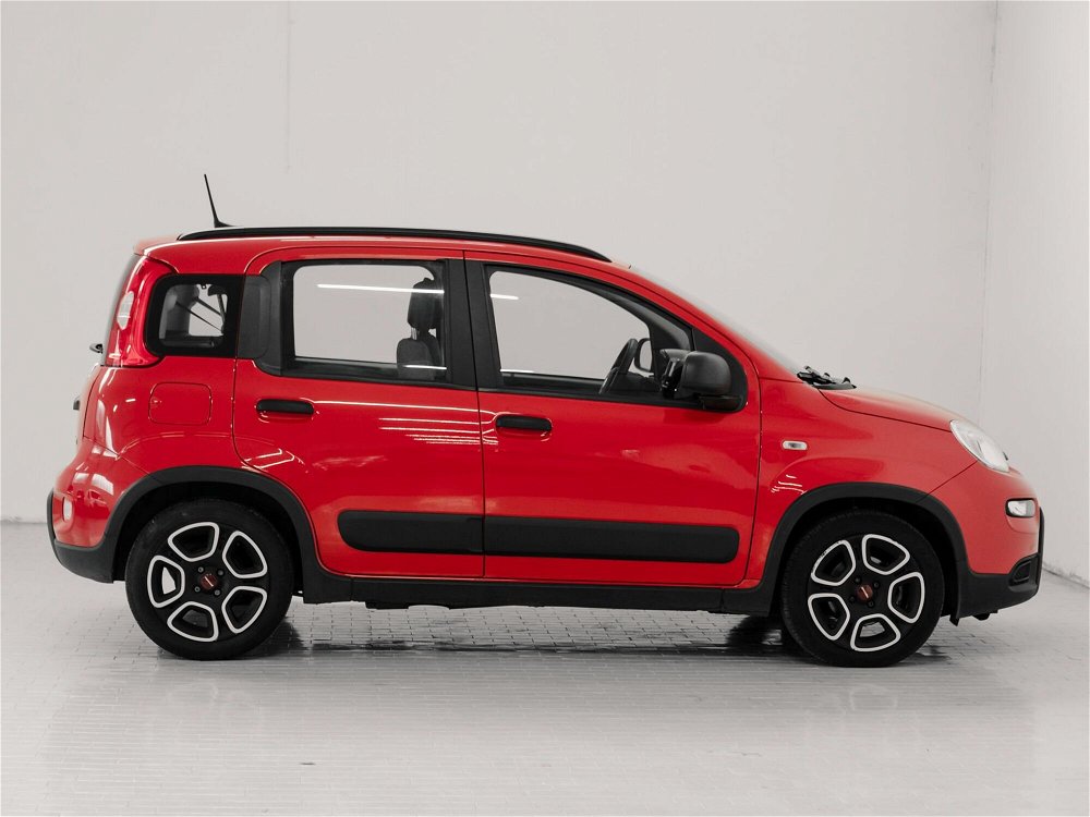Fiat Panda 1.0 FireFly S&S Hybrid City Cross  del 2022 usata a Prato (5)