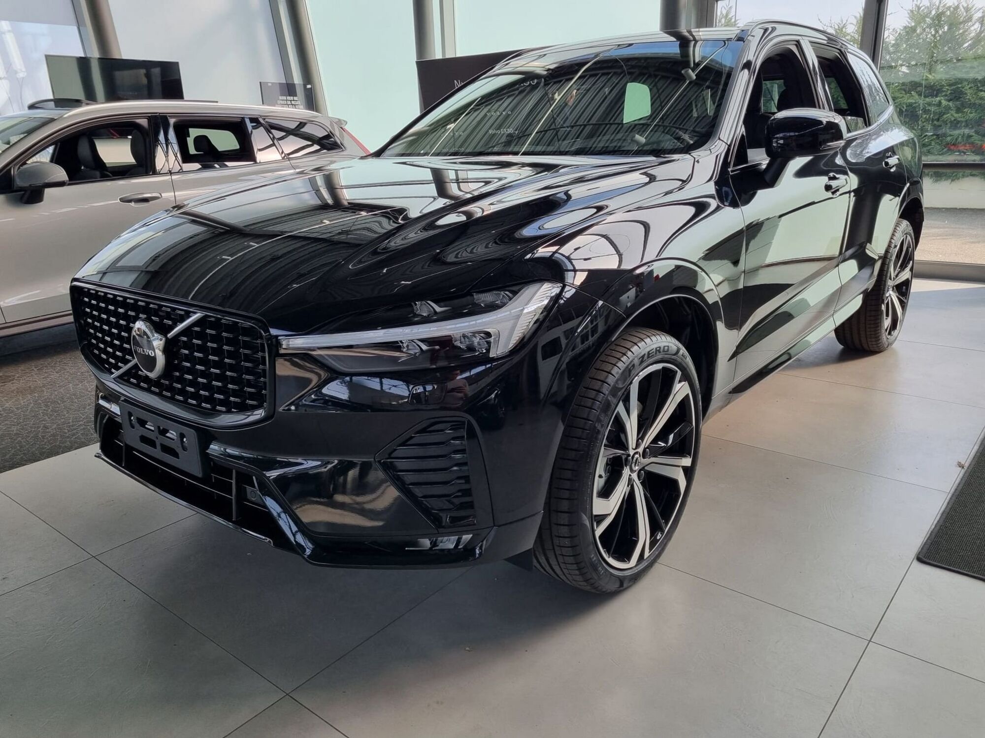 Volvo XC60 B4 (d) AWD automatico Ultimate Dark nuova a Ferrara