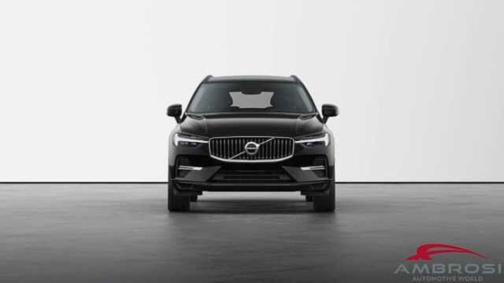 Volvo XC60 B4 automatico Essential  nuova a Viterbo (4)