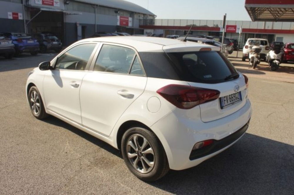 Hyundai i20 1.2 5 porte Connectline del 2019 usata a Roma (4)