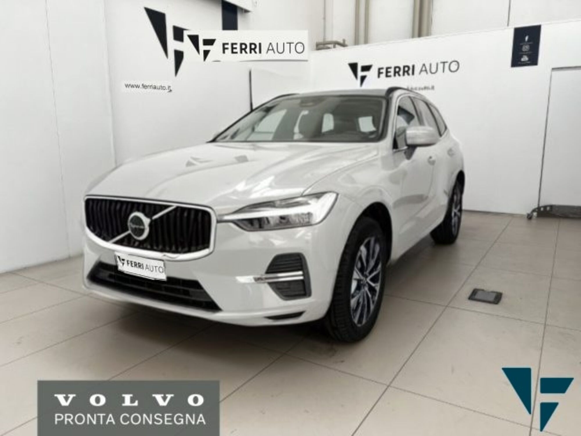 Volvo XC60 B4 (d) AWD automatico Core nuova a Tavagnacco