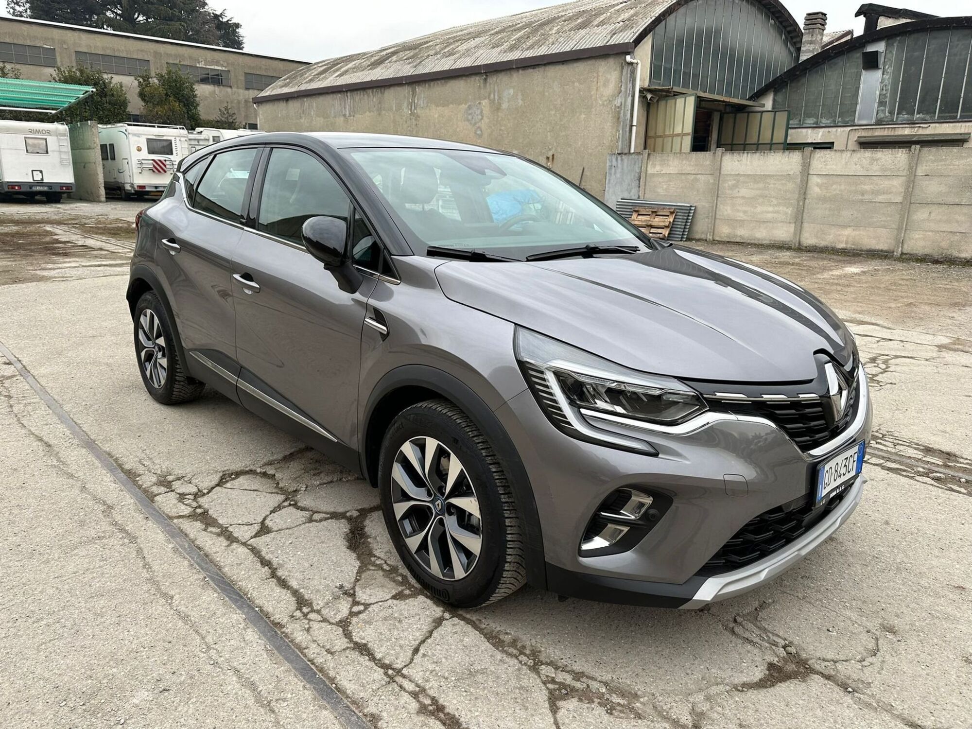 Renault Captur Plug-in Hybrid E-Tech 160 CV Intens  del 2020 usata a Lissone