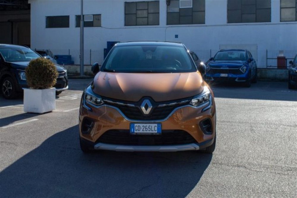 Renault Captur Plug-in Hybrid E-Tech 160 CV Intens  del 2020 usata a Fondi (2)