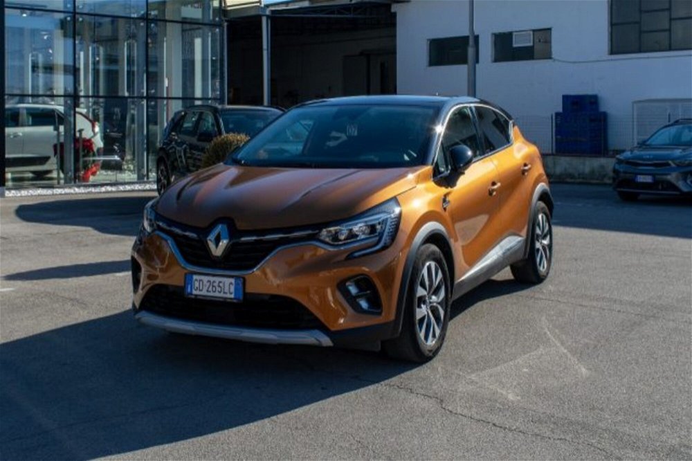 Renault Captur Plug-in Hybrid E-Tech 160 CV Intens  del 2020 usata a Fondi (3)