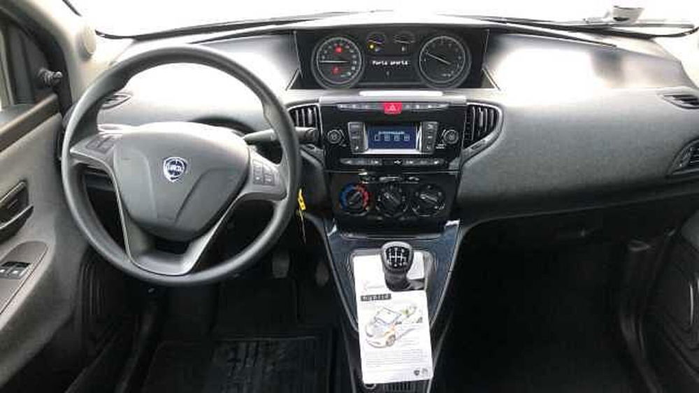 Lancia Ypsilon usata a Torino (10)