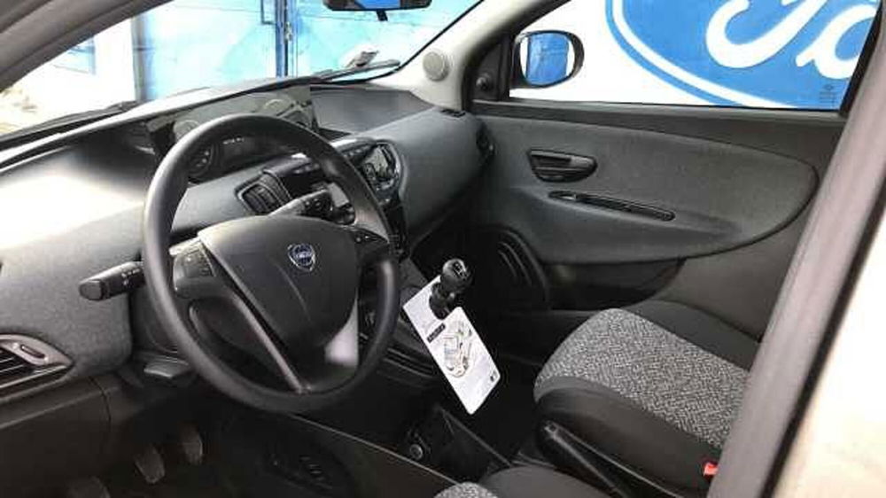 Lancia Ypsilon usata a Torino (9)