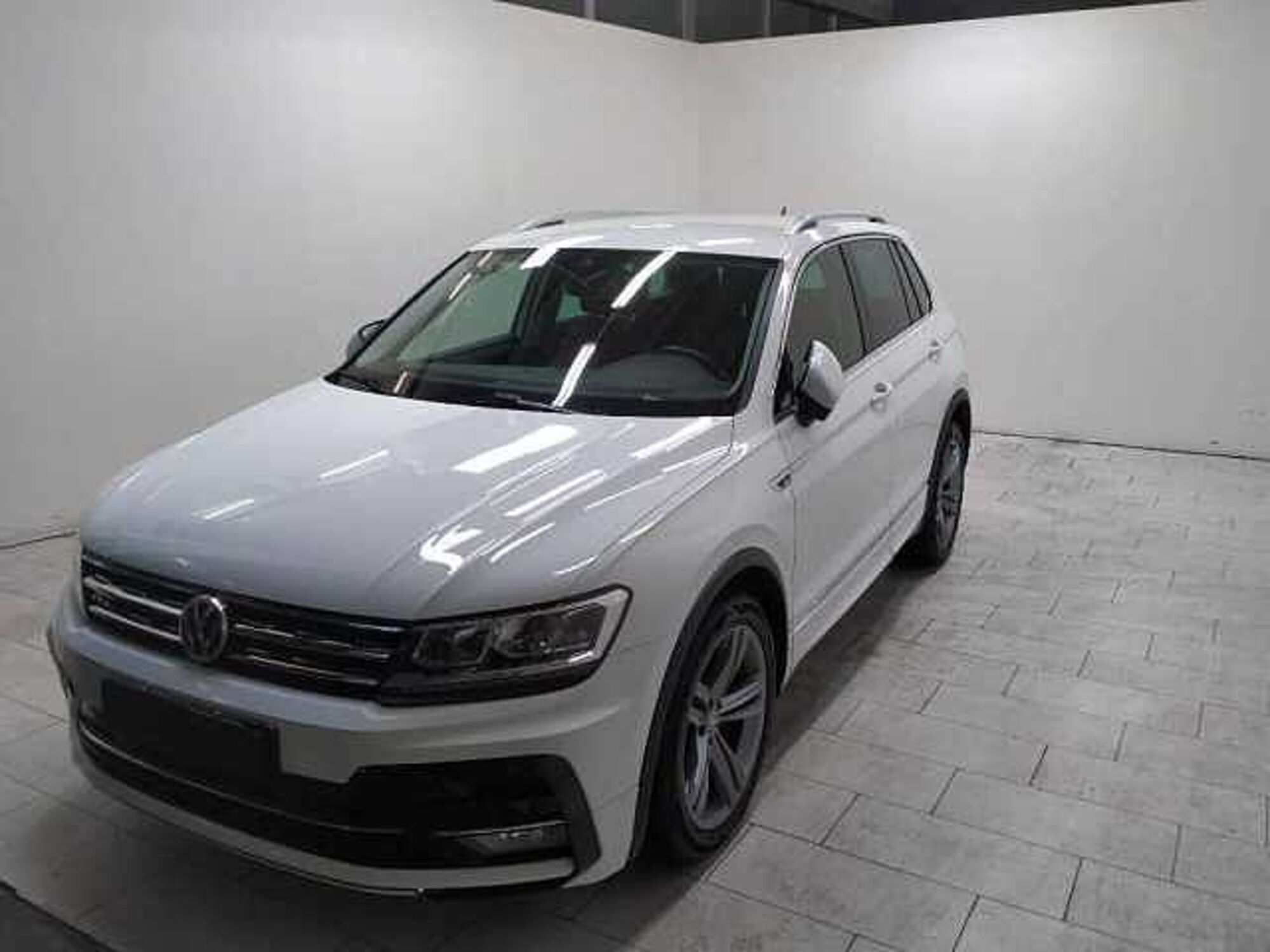 Volkswagen Tiguan 1.6 TDI SCR Sport BlueMotion Technology  del 2018 usata a Cuneo