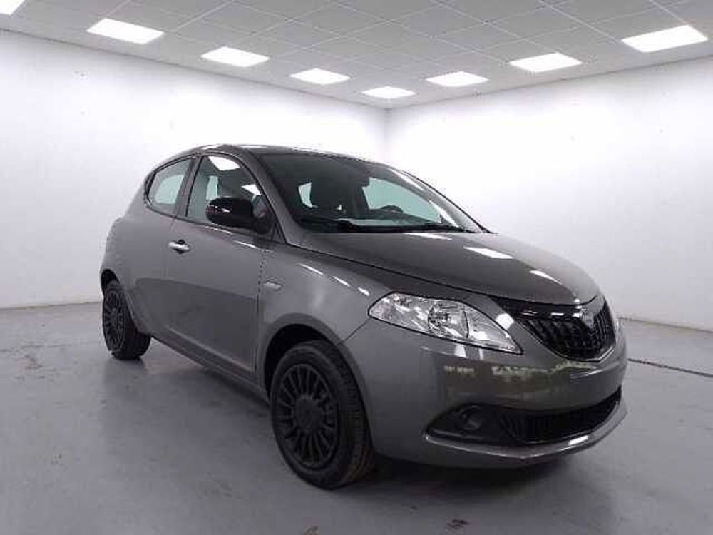 Lancia Ypsilon nuova a Cuneo (3)