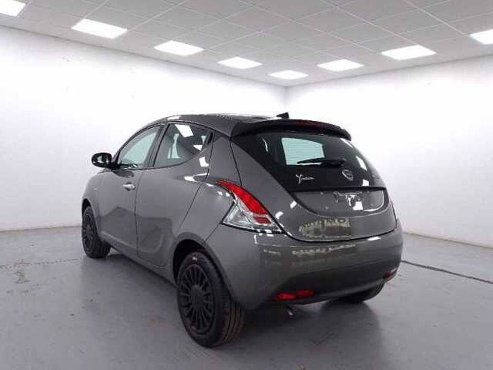 Lancia Ypsilon nuova a Cuneo (6)