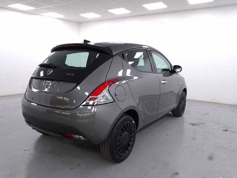 Lancia Ypsilon nuova a Cuneo (8)