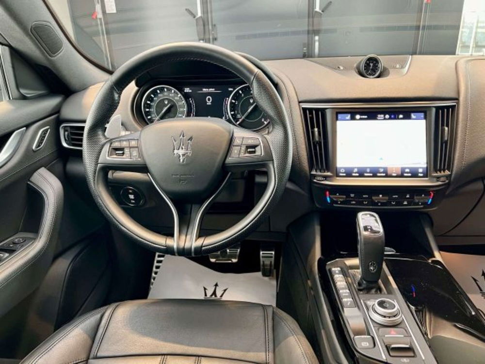 Maserati Levante usata a Torino (14)