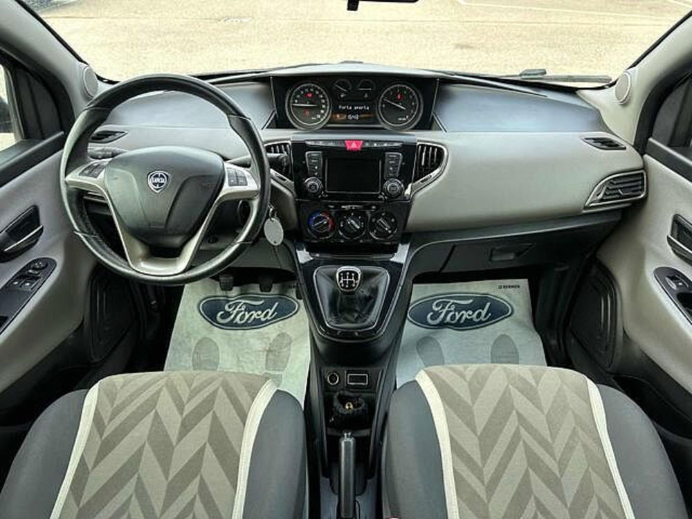 Lancia Ypsilon usata a Pesaro-Urbino (14)