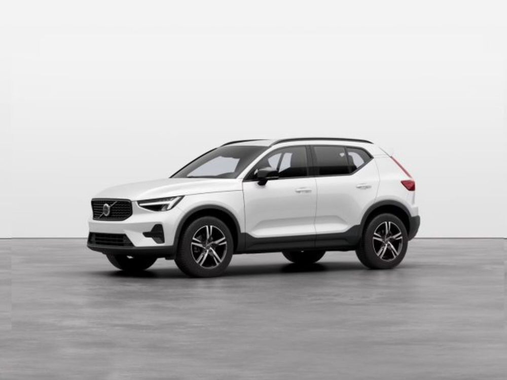 Volvo XC40 B3 automatico Essential  nuova a Modena (2)