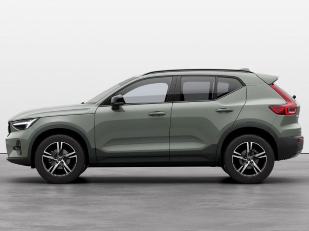 Volvo XC40 B3 automatico Essential  nuova a Modena (3)