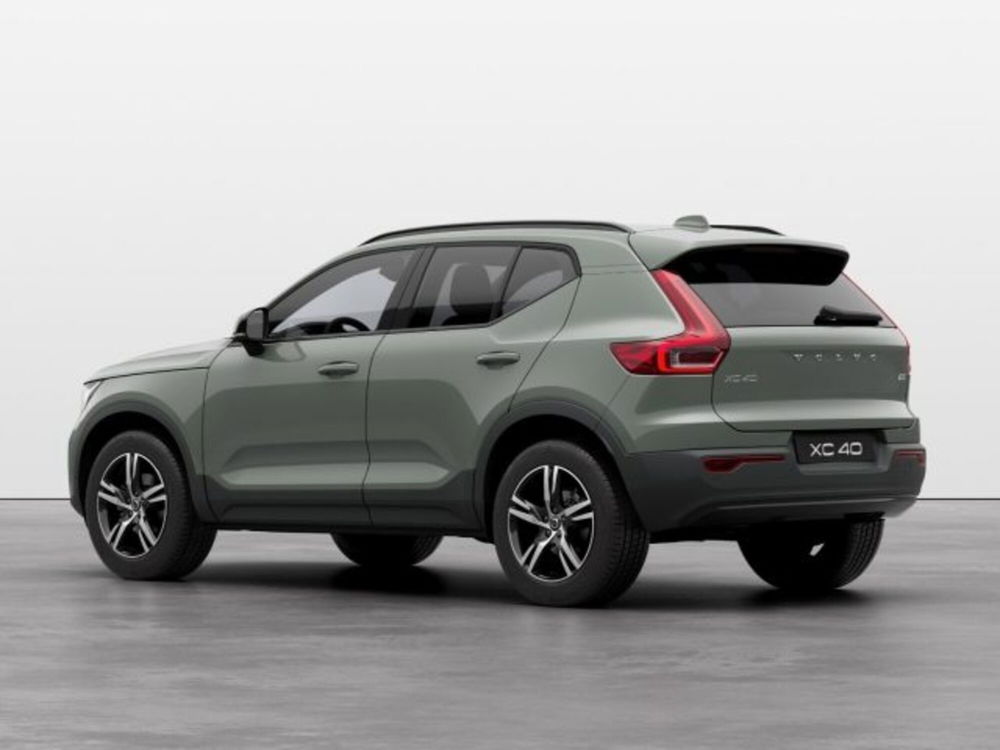 Volvo XC40 B3 automatico Essential  nuova a Modena (4)