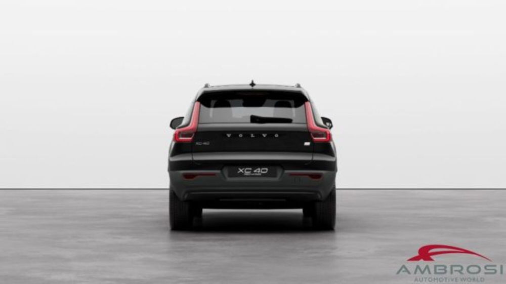 Volvo XC40 T5 Recharge Plug-in Hybrid automatico Plus Dark nuova a Corciano (5)