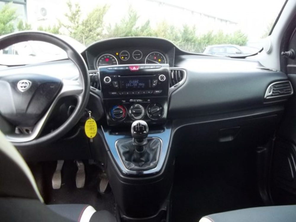 Lancia Ypsilon usata a Pisa (8)