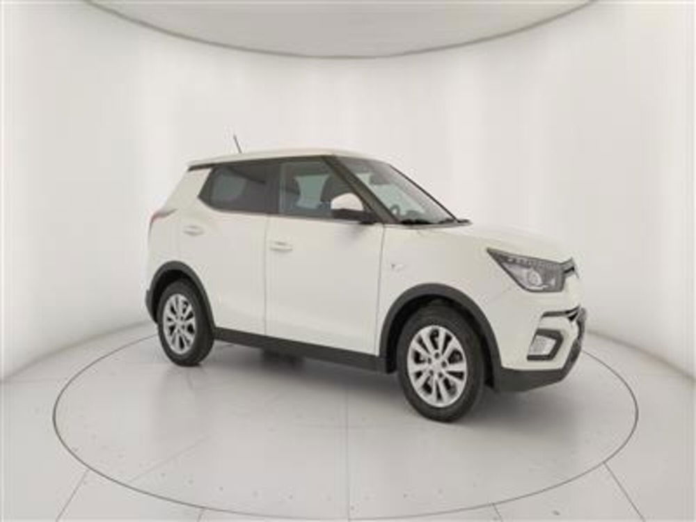 Ssangyong Tivoli usata a Bari (10)