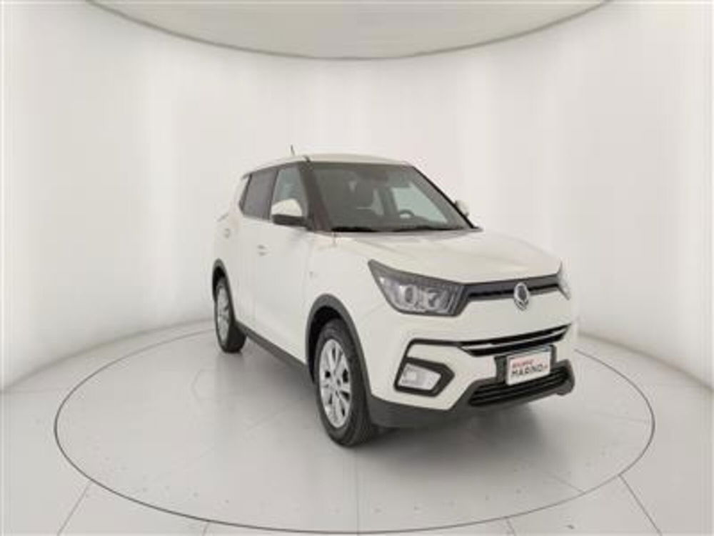 Ssangyong Tivoli usata a Bari (11)