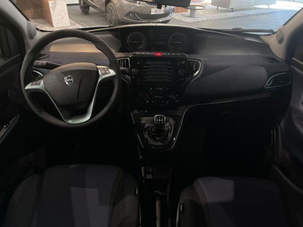 Lancia Ypsilon nuova a Aosta (12)