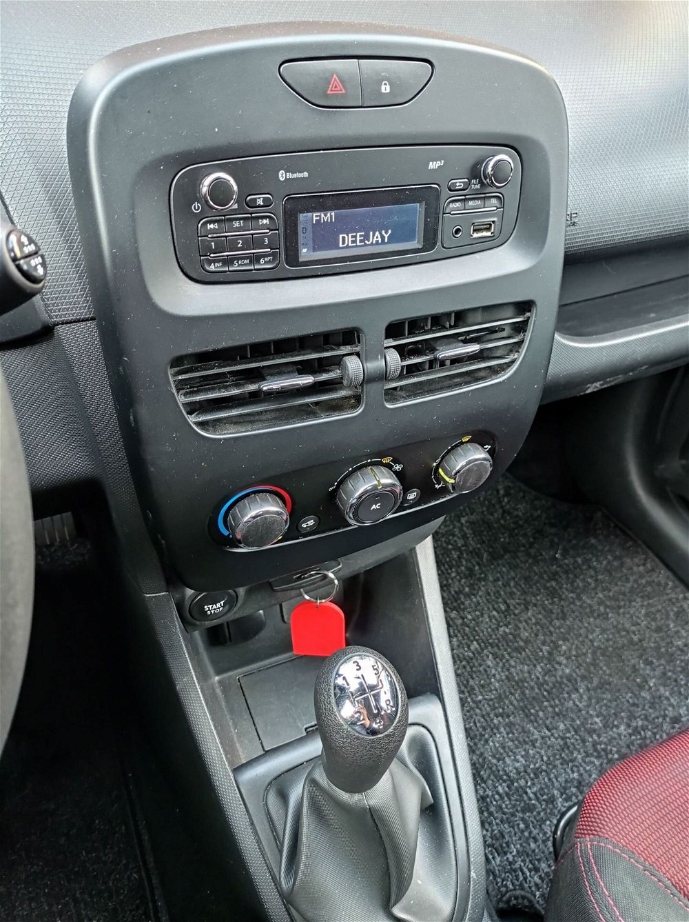 Renault Clio 1.2 75CV GPL 5 porte Live  del 2014 usata a Imperia (5)