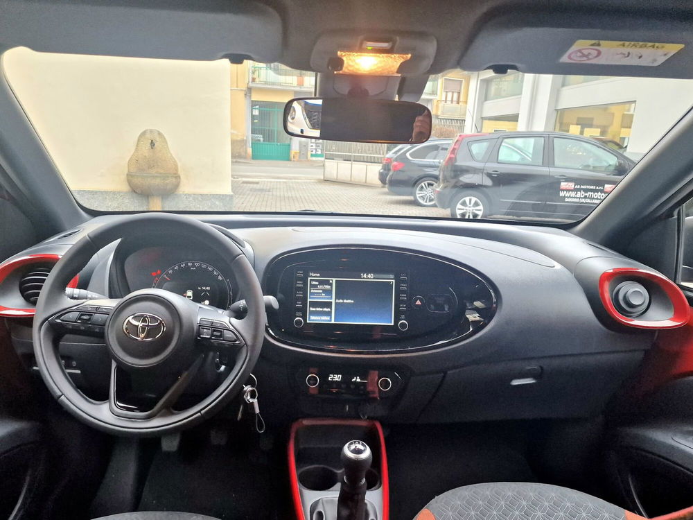 Toyota Aygo X nuova a Varese (10)