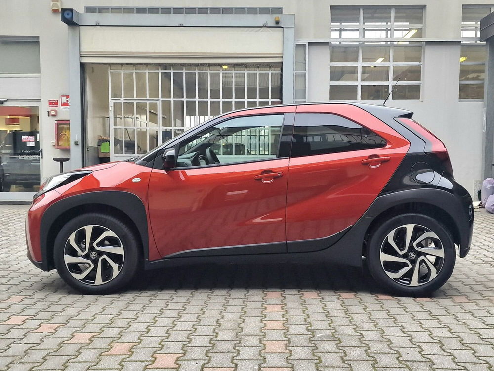 Toyota Aygo X nuova a Varese (8)