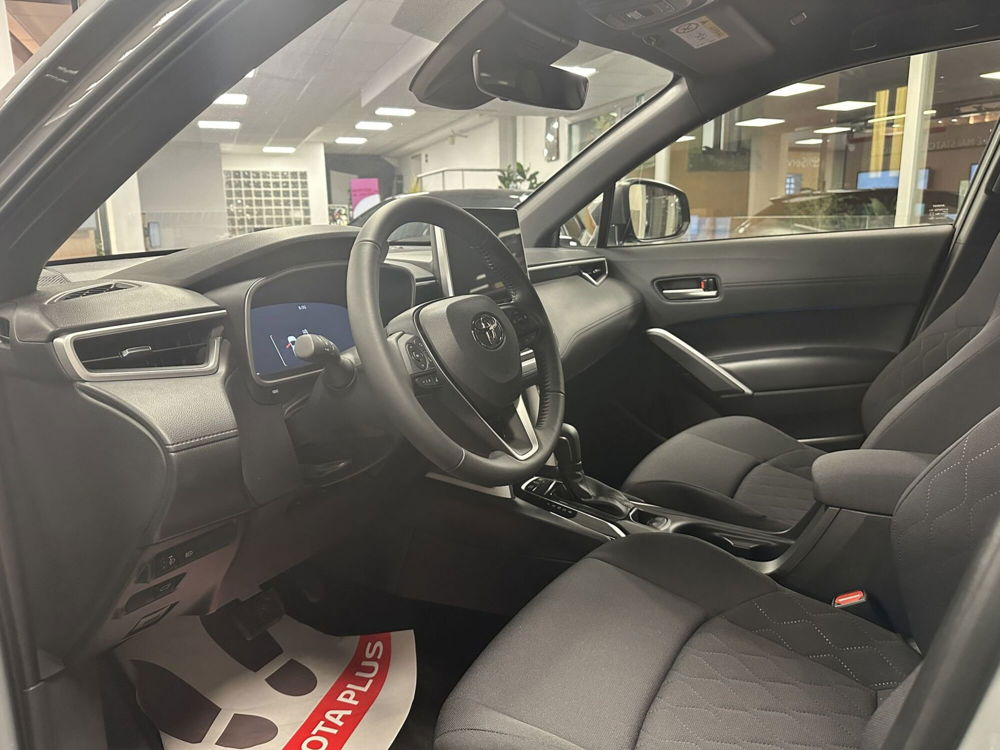 Toyota Corolla Cross Hybrid nuova a Viterbo (8)