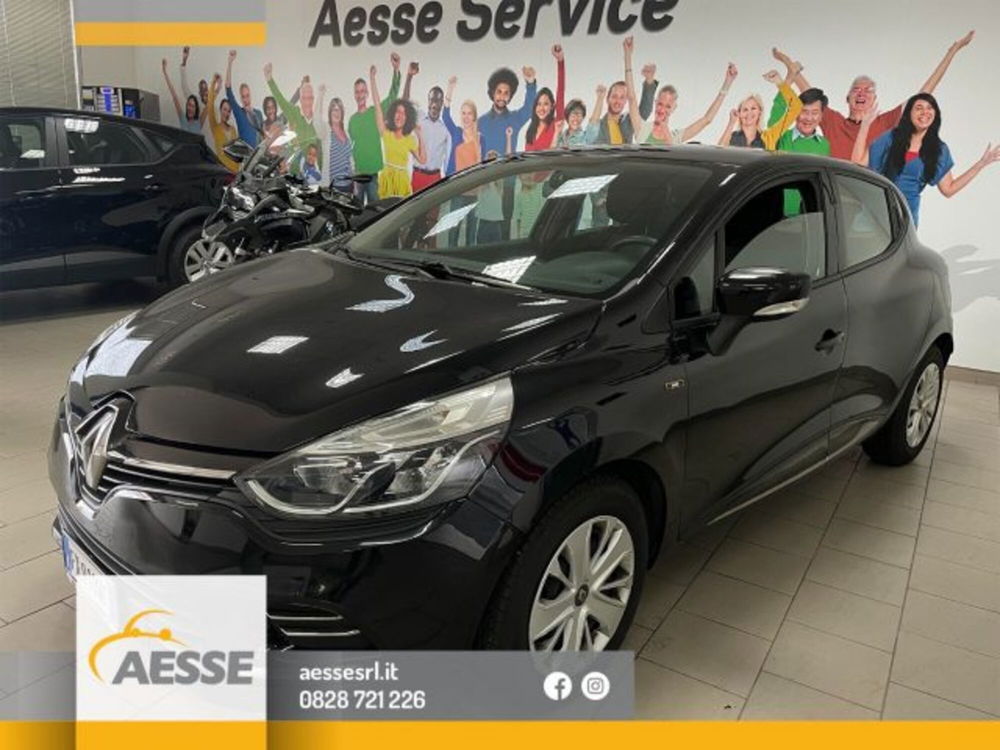 Renault Clio TCe 12V 75 CV 5 porte Moschino Life del 2019 usata a Capaccio