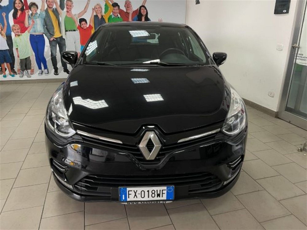 Renault Clio TCe 12V 75 CV 5 porte Moschino Life del 2019 usata a Capaccio (2)