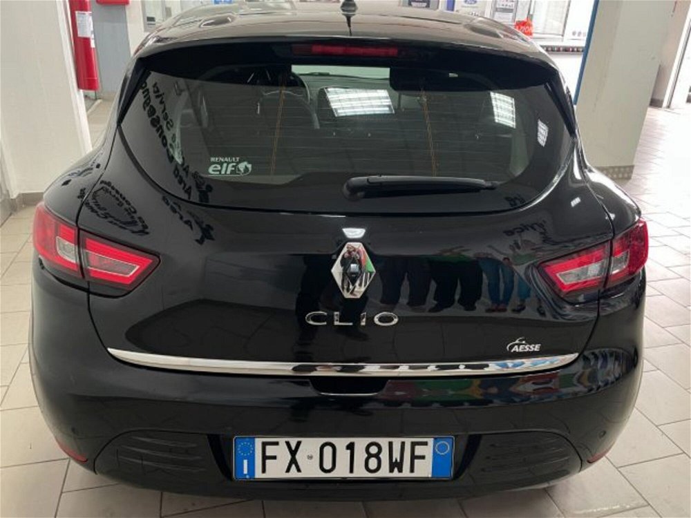 Renault Clio TCe 12V 75 CV 5 porte Moschino Life del 2019 usata a Capaccio (4)