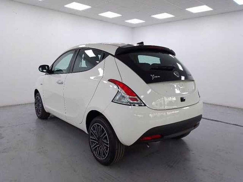 Lancia Ypsilon nuova a Cuneo (6)