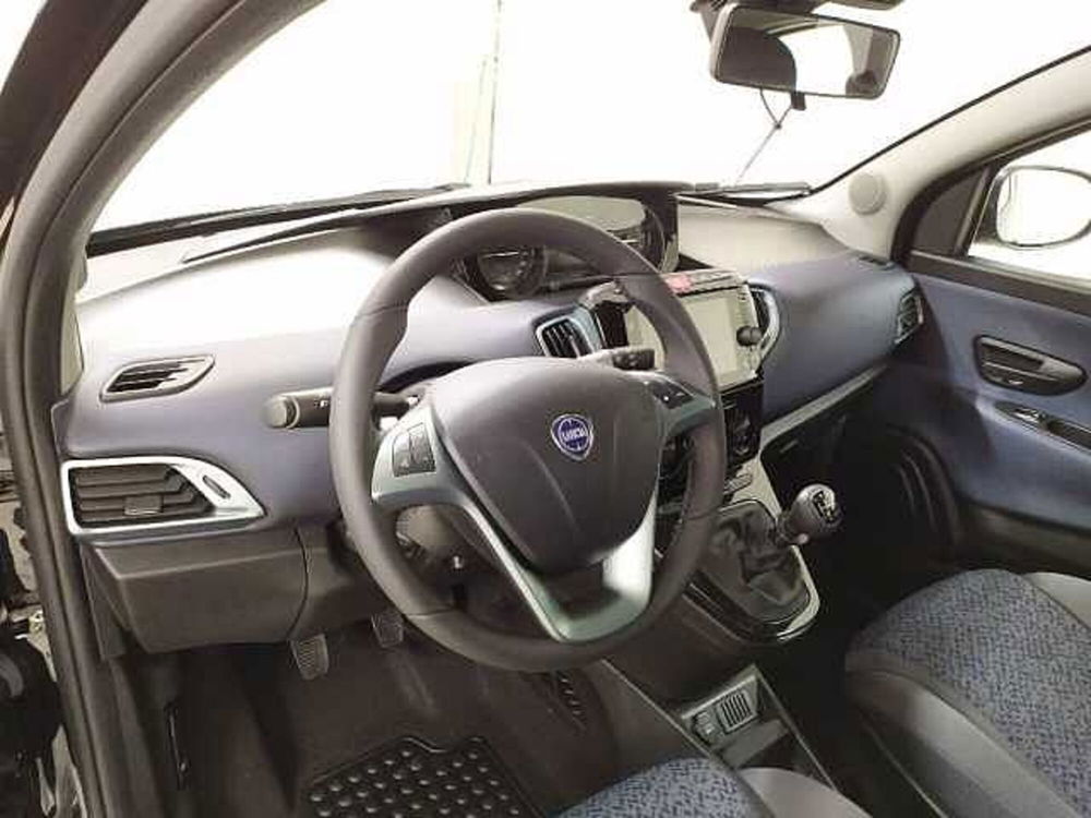 Lancia Ypsilon nuova a Cuneo (15)