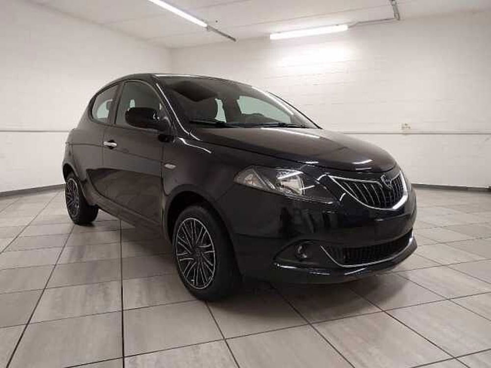 Lancia Ypsilon nuova a Cuneo (3)