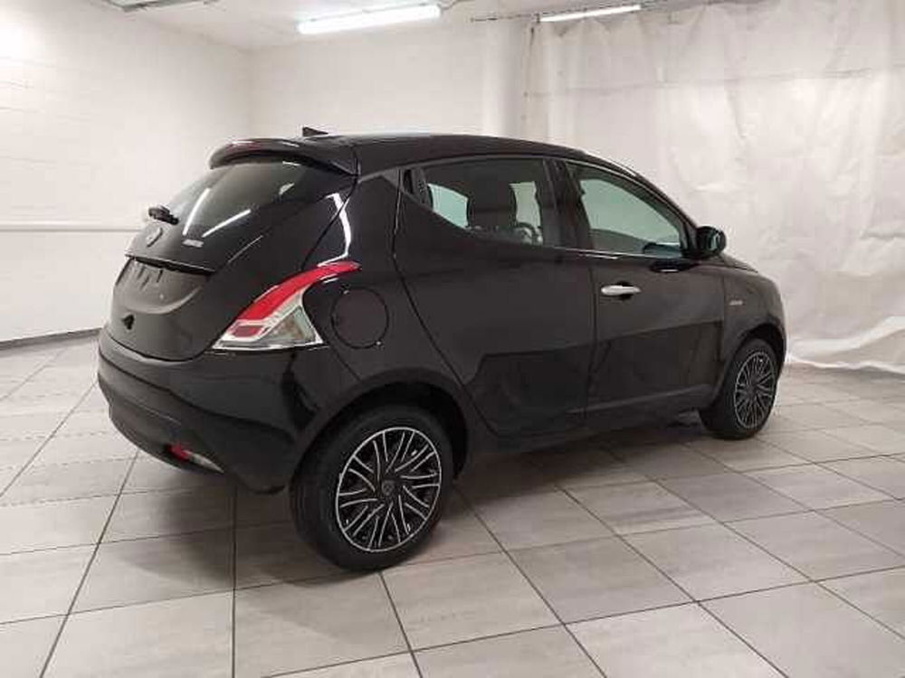 Lancia Ypsilon nuova a Cuneo (6)