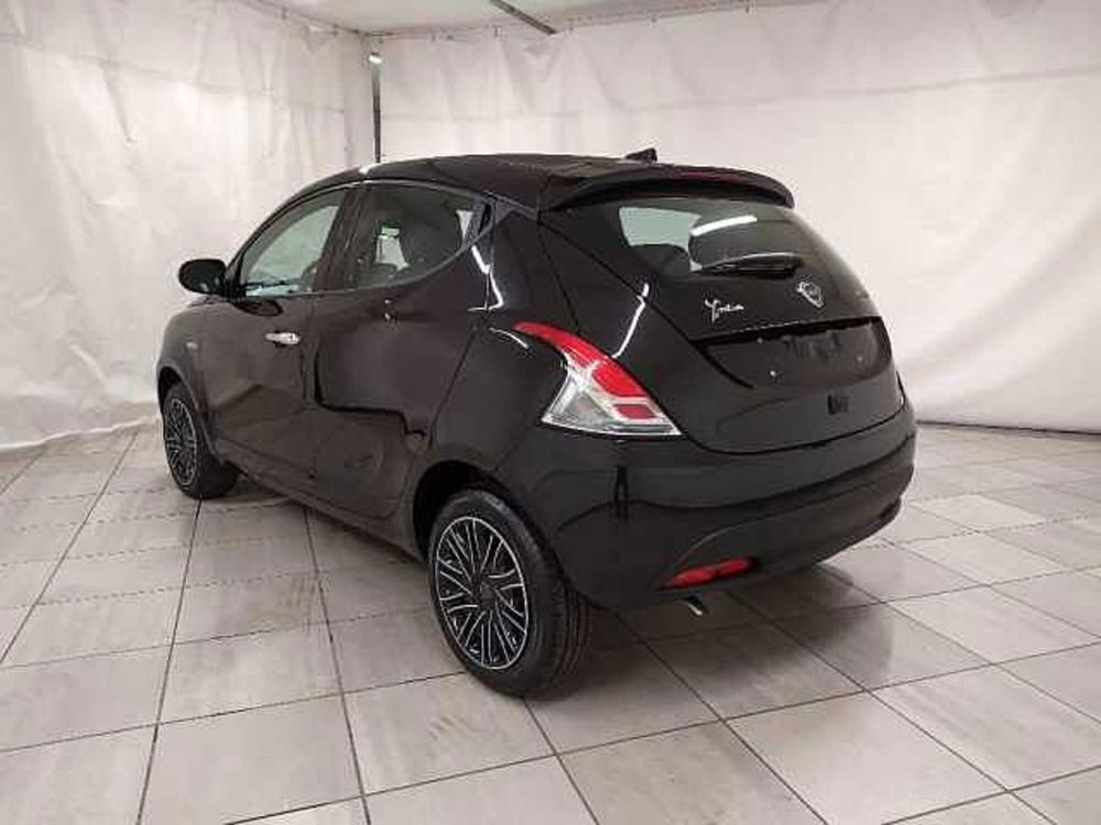 Lancia Ypsilon nuova a Cuneo (8)