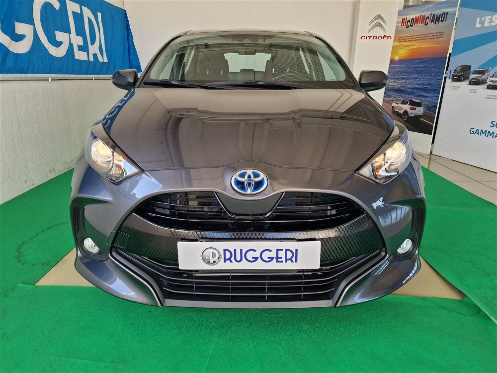 Toyota Yaris 1.5 Hybrid 5 porte Energy del 2022 usata a Rimini (3)