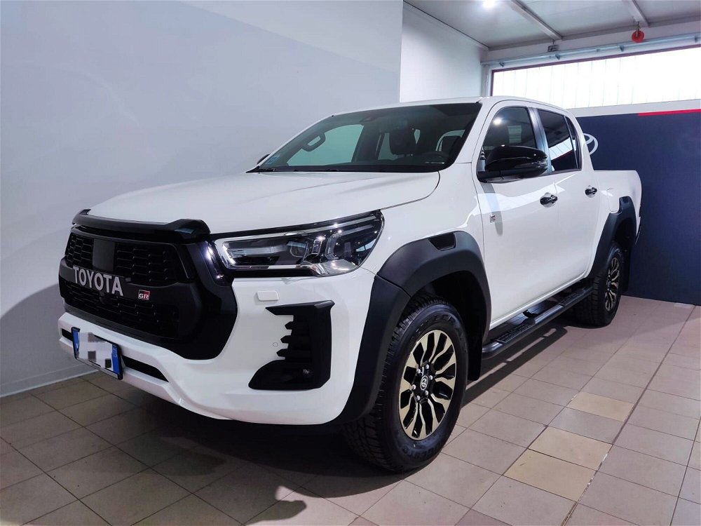 Toyota Hilux 2.8 D A/T 4WD porte Double Cab GR SPORT nuova a Vicenza
